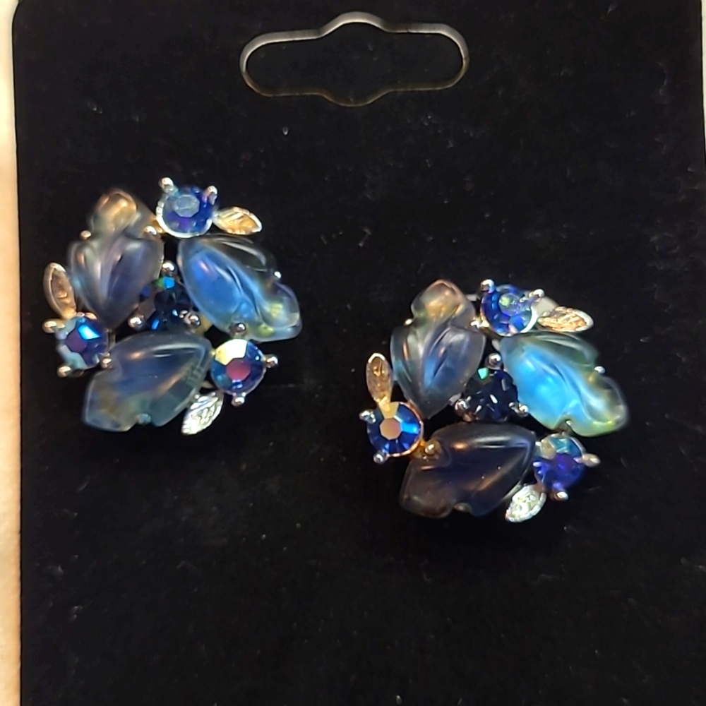 Lisner Screwback Earrings